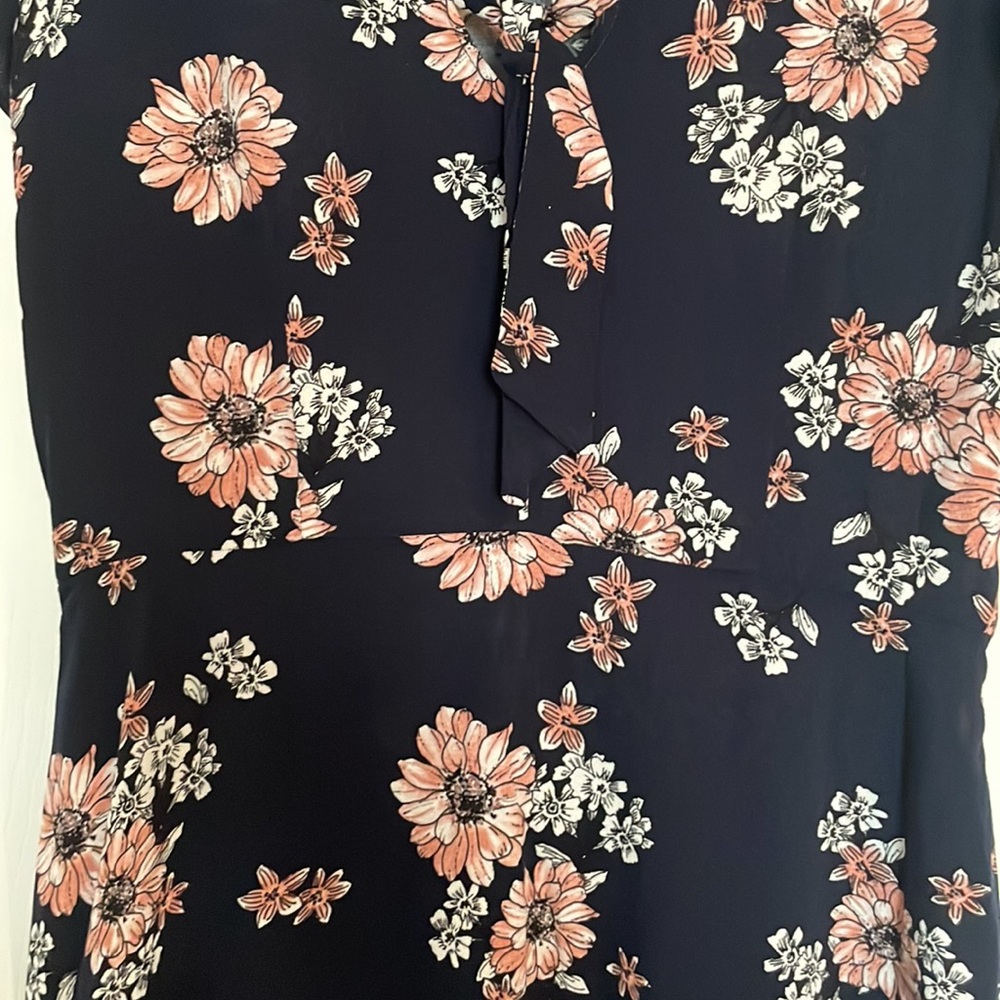 Cupcakes and Cashmere tie neck ruffle sleeve dress - Picture 6 of 13